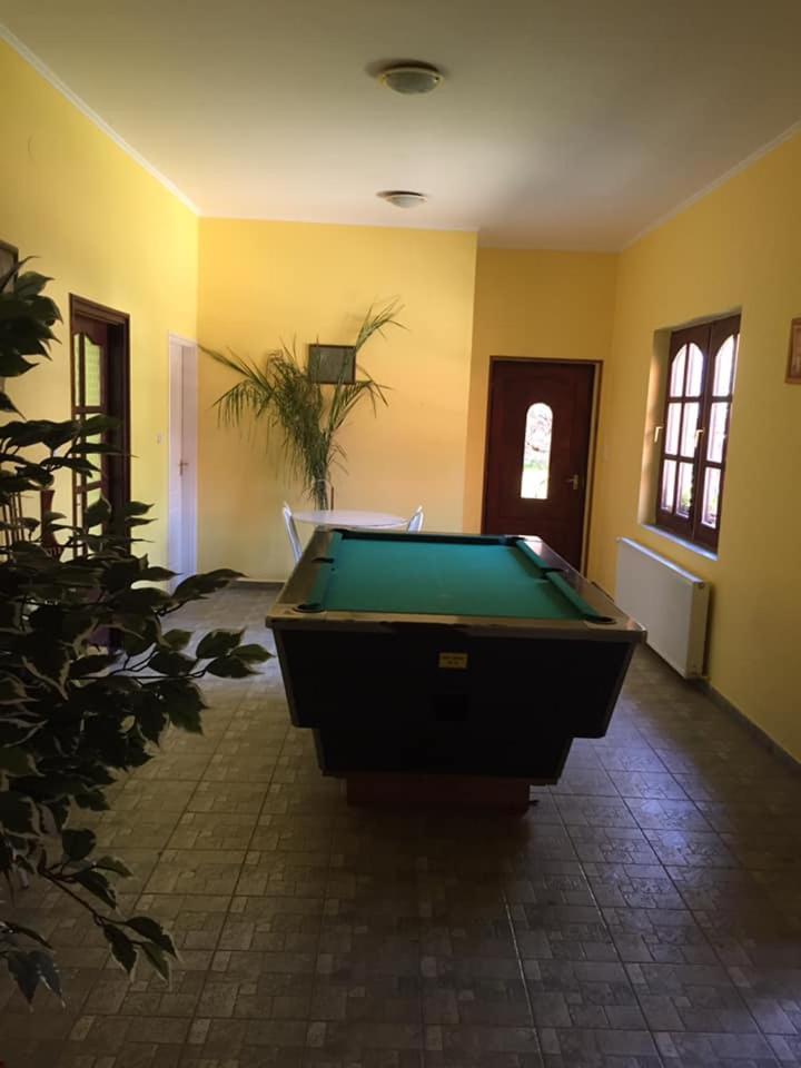 Hotel Hubertus Vendeghaz Parád Exteriér fotografie